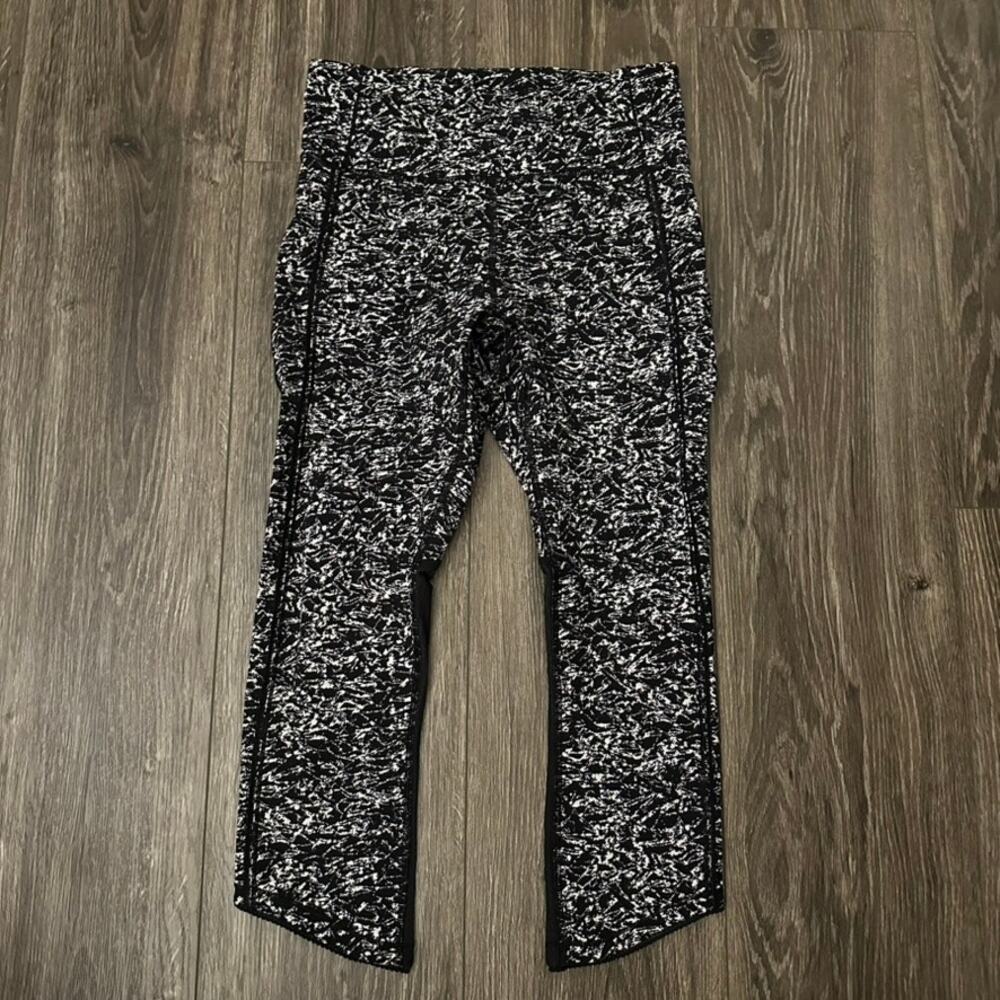 Lululemon Deep Breath Crop (21" ) Iced Wave White Black / Black